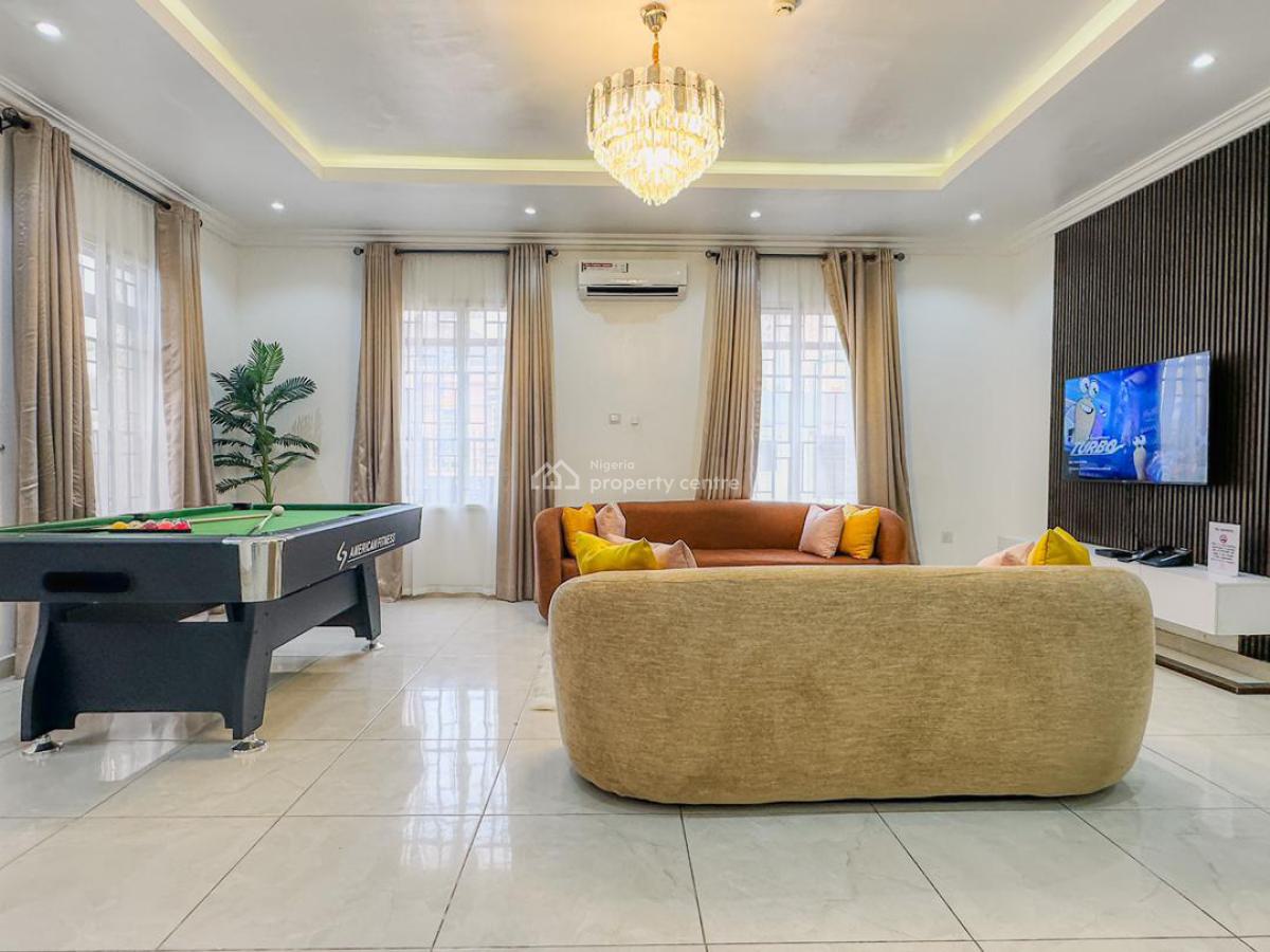 Classically Designed 3 Bedroom Apartment with Speedy Wi-fi, Comfortable Stay, Serene Environment, Lekki, Lagos, Flat / Apartment Short Let