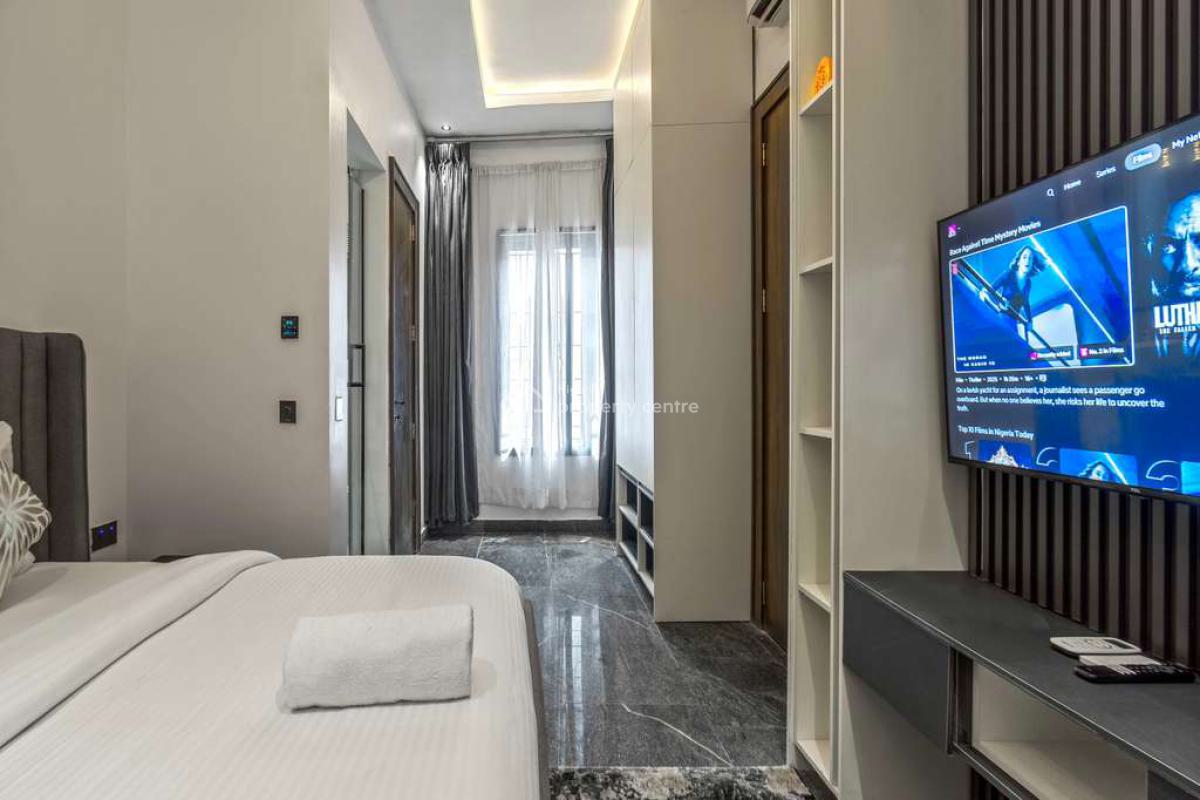 Charming 1 Bedroom Apartment with Game Room, Elevator & Balcony, Inbuilt Speaker, Secured Environment, Lekki Phase 1, Lekki, Lagos, Flat / Apartment Short Let