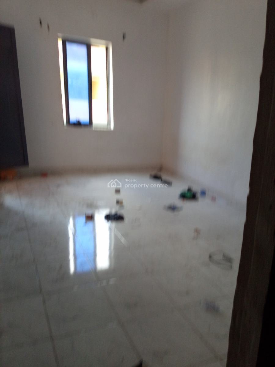 Spacious Pay N Park Roomself Upstairs with Easy Accessibility, Off Morroco, Shomolu, Lagos, Self Contain (single Rooms) for Rent