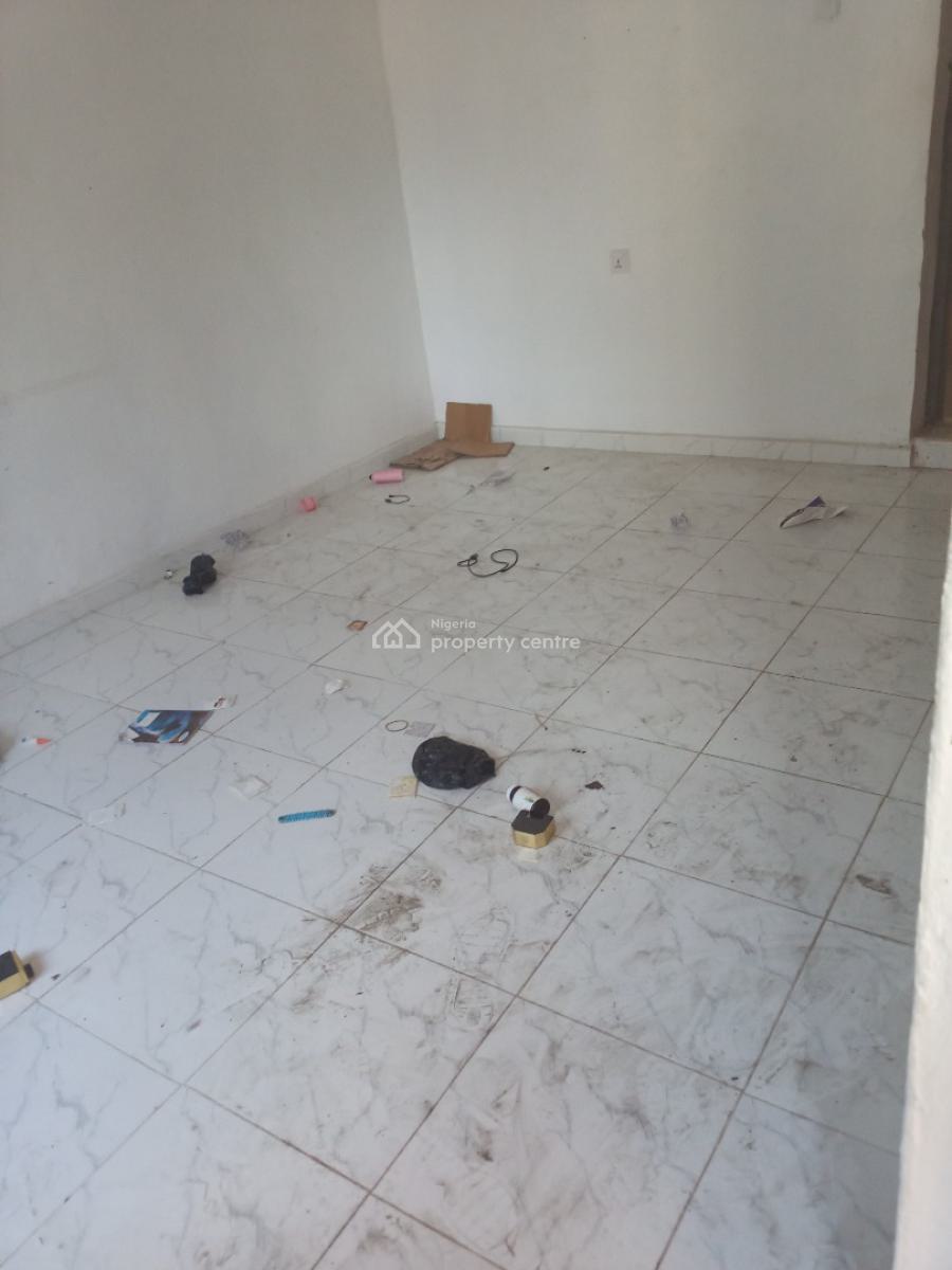 Spacious Pay N Park Roomself Upstairs with Easy Accessibility, Off Morroco, Shomolu, Lagos, Self Contain (single Rooms) for Rent