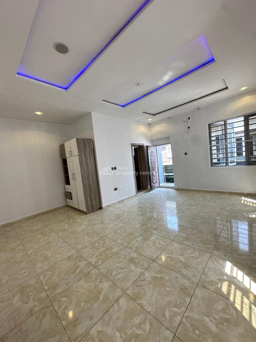 Beautiful and Well Spacious Single Room in a Duplex (master Bedroom), Orchid Road Lekki, Royal Pine Estate Gate 3, Lekki, Lagos, Self Contain (single Rooms) for Rent
