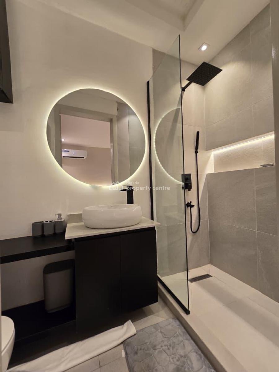 Luxury 1 Bedroom with Pool, Gym, Ps5, Snooker/table Tennis, Balcony, Lekki Phase 1, Lekki, Lagos, Flat / Apartment Short Let