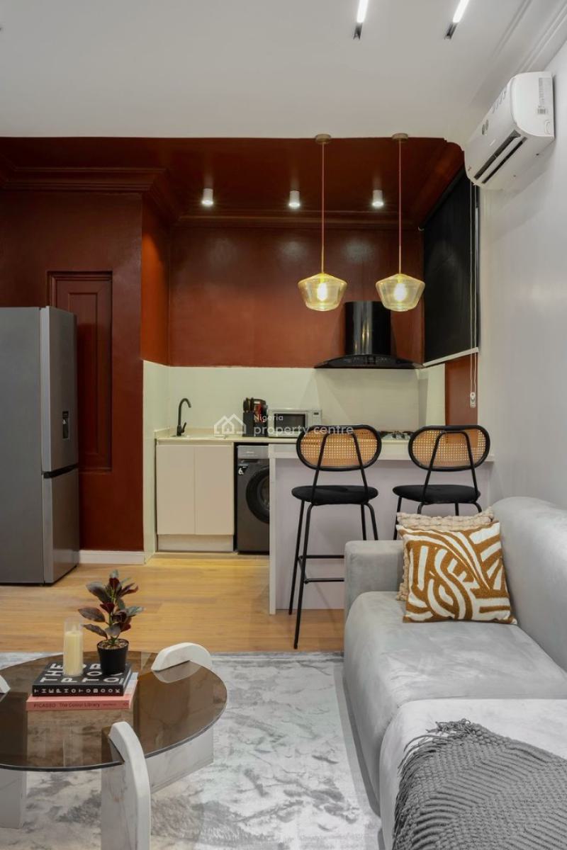 Luxury 1 Bedroom with Pool, Gym, Ps5, Snooker/table Tennis, Balcony Vi, Lekki Phase 1, Lekki, Lagos, Flat / Apartment Short Let