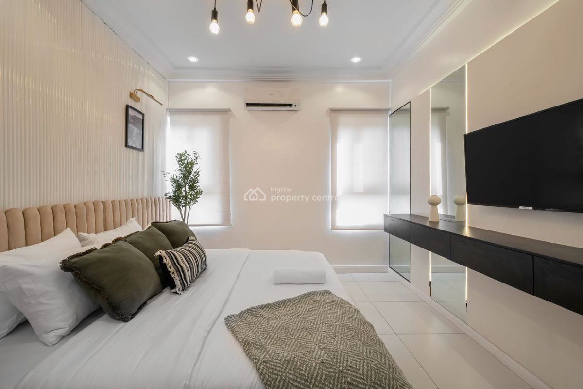 Luxury 1 Bedroom with Pool, Gym, Ps5, Snooker/table Tennis, Balcony Vi, Lekki Phase 1, Lekki, Lagos, Flat / Apartment Short Let