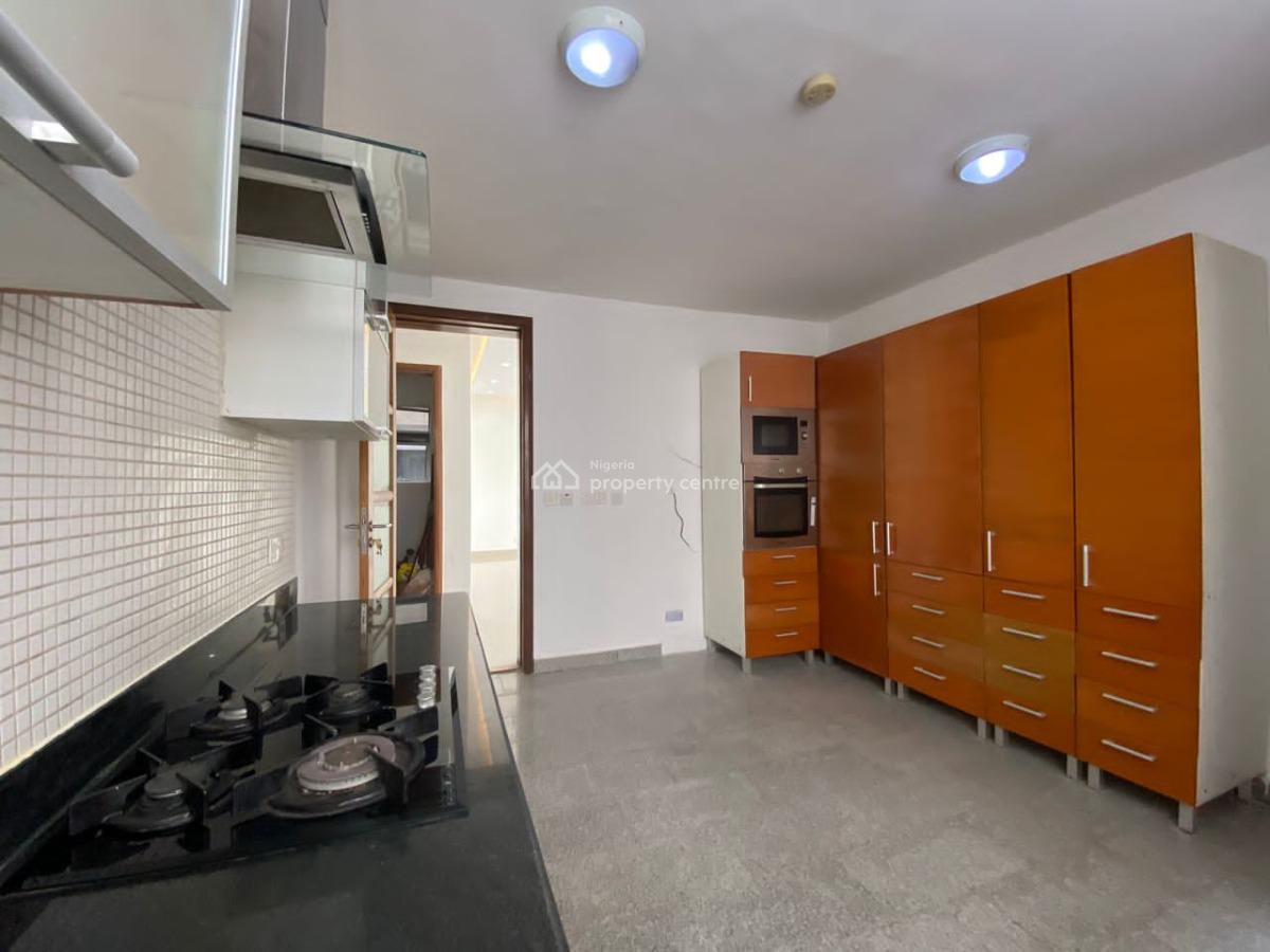 Well Maintained 3 Bedroom Ensuite Apartment with Laundry Room & Waterview, Banana Island, Ikoyi, Lagos, Flat / Apartment for Sale