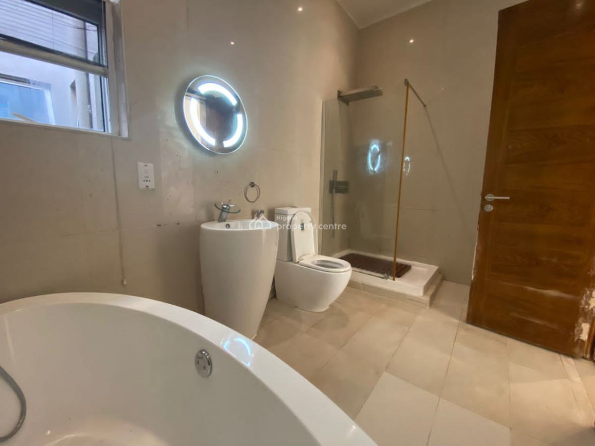 Well Maintained 3 Bedroom Ensuite Apartment with Laundry Room & Waterview, Banana Island, Ikoyi, Lagos, Flat / Apartment for Sale