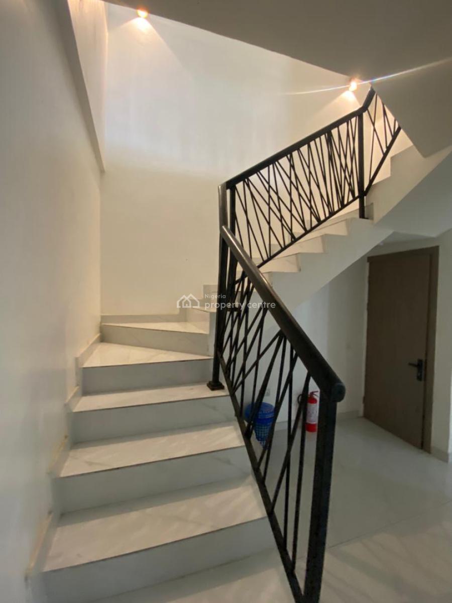Spacious 3bedroom Terrace with Bq, Lekki, Lekki Phase 1, Lekki, Lagos, Terraced Duplex for Rent