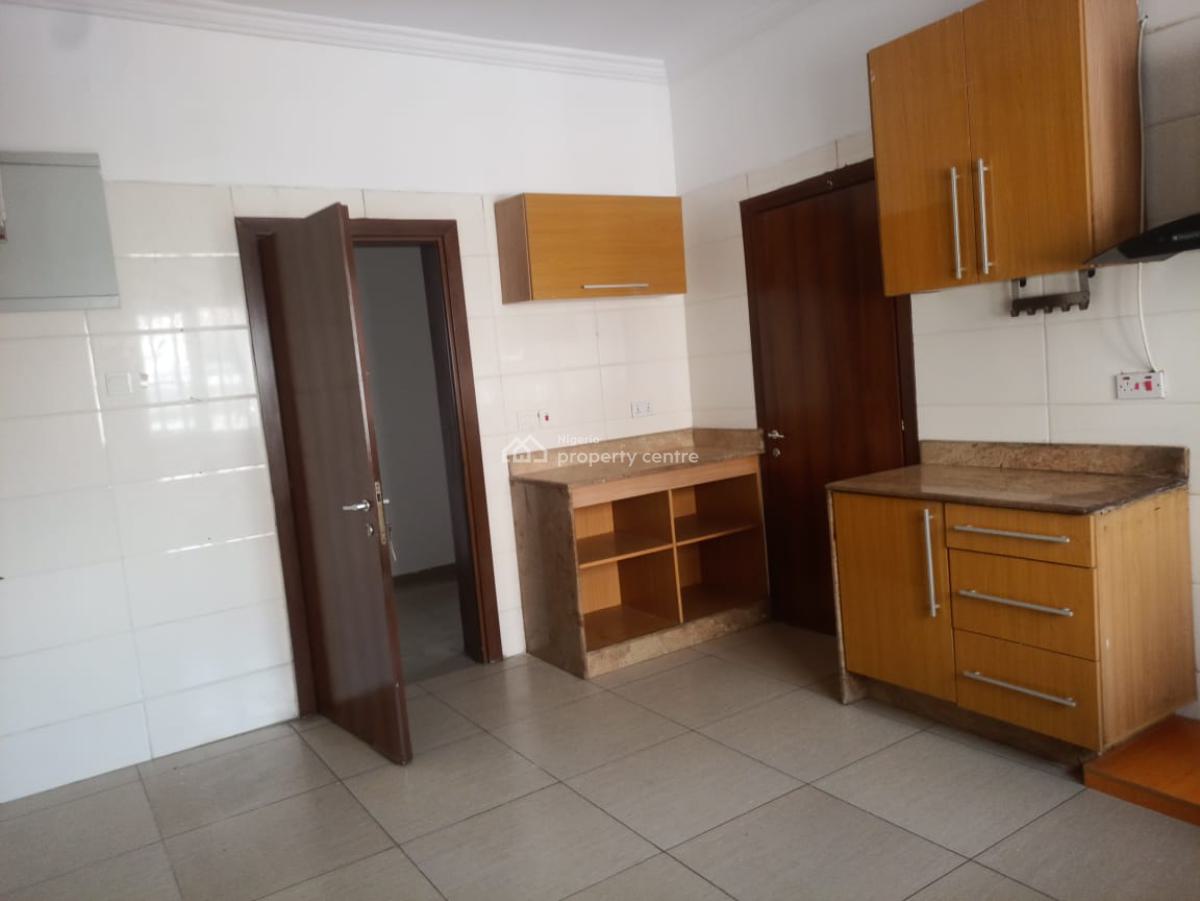 Spacious 3 Bedrooms Apartment, Lekki Phase 1, Lekki, Lagos, Flat / Apartment for Rent