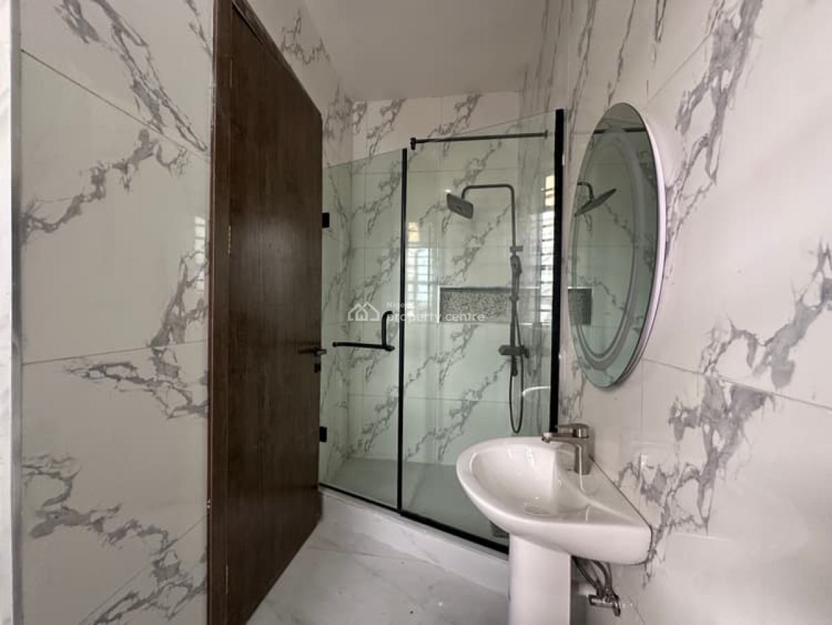 Well Finished 2 Bedroom Apartment, Lekki Phase 1, Lekki, Lagos, Flat / Apartment for Sale