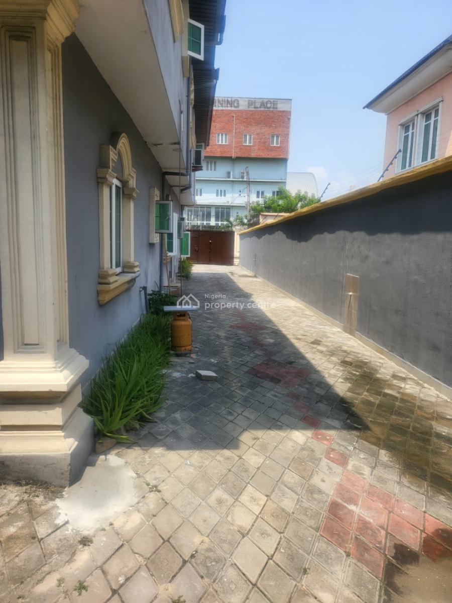 Renovated Mini Flat, Lekki Phase 1, Lekki, Lagos, Flat / Apartment for Rent