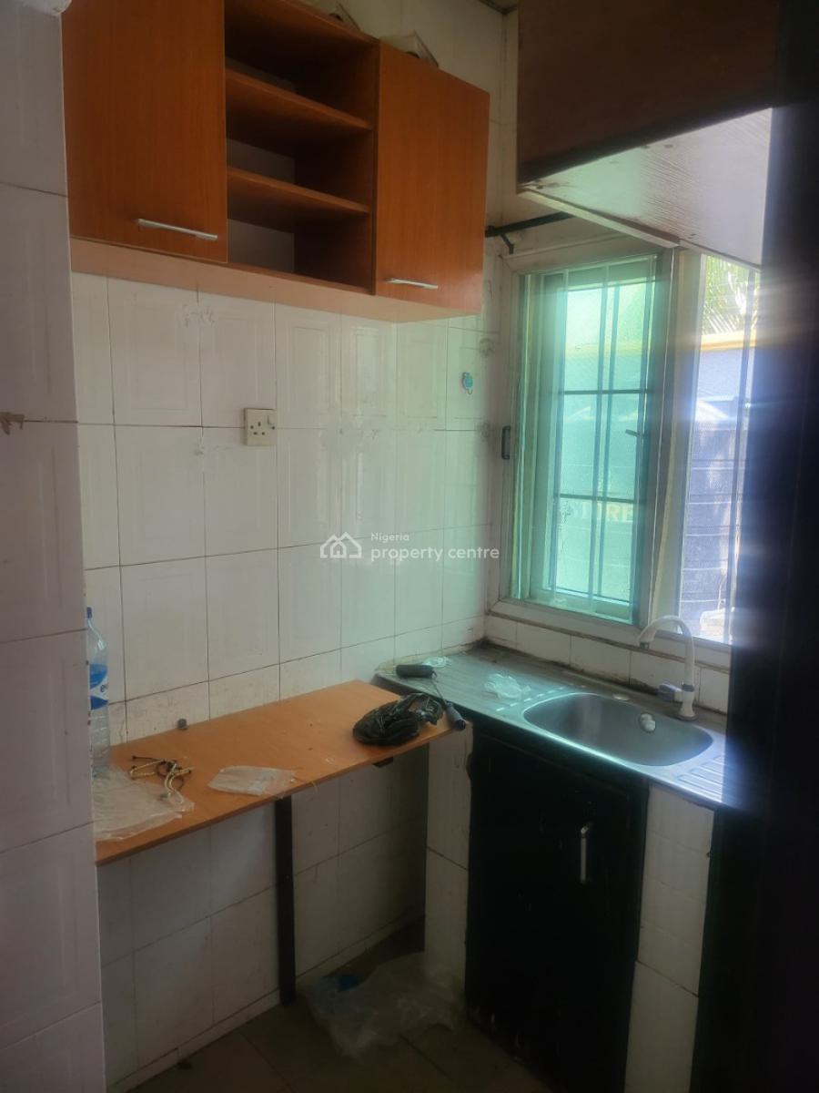 Renovated Mini Flat, Lekki Phase 1, Lekki, Lagos, Flat / Apartment for Rent
