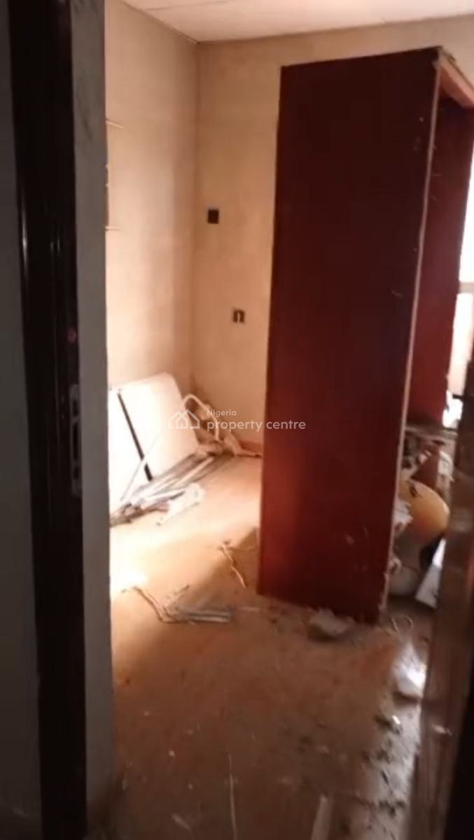 Nicely Renovated Portable 3 Bedroom Up Flat 3t 2b, 2 Rooms Ensuite All, in Secured Estate at Medina Estate Gbagada, Medina, Gbagada, Lagos, Flat / Apartment for Rent