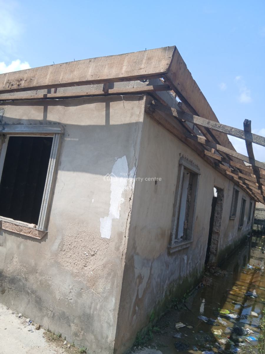 Decent Bungalow, Makoko, Yaba, Lagos, Detached Bungalow for Sale