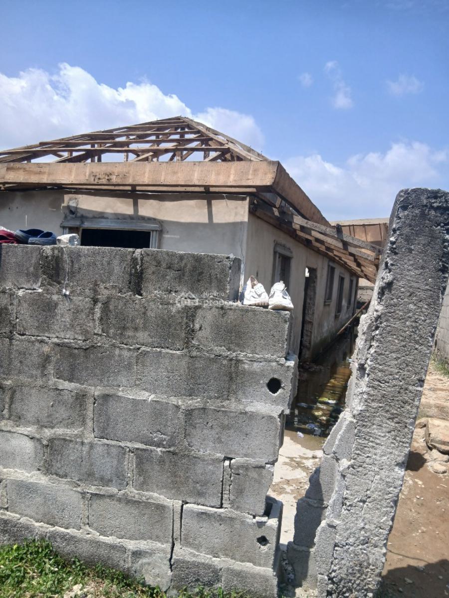 Decent Bungalow, Makoko, Yaba, Lagos, Detached Bungalow for Sale
