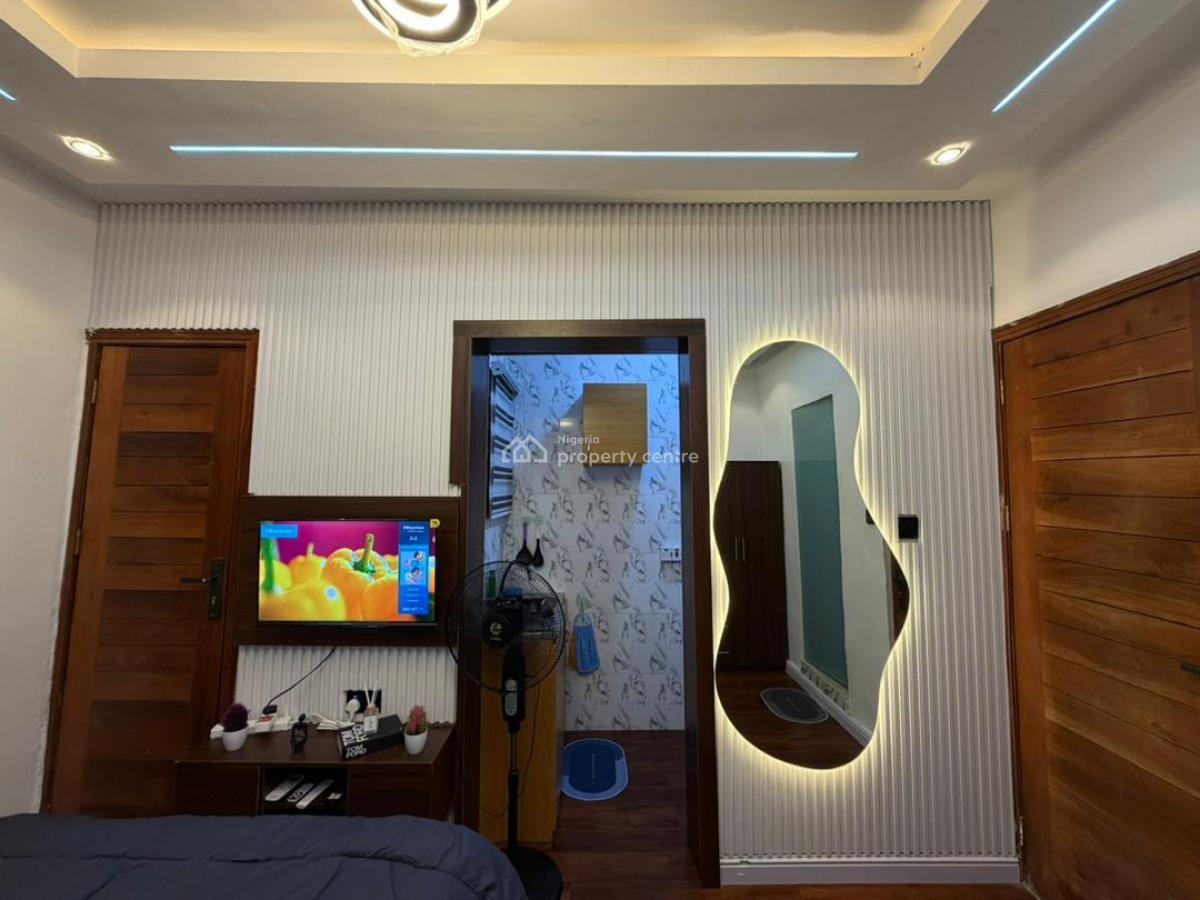 Cozy New Studio Apartment with Constant Power Supply, Yaba, Lagos, Flat / Apartment Short Let