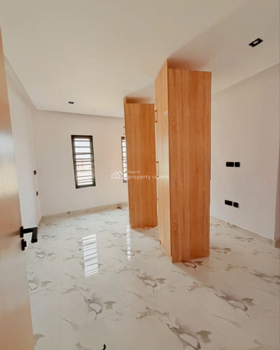 Luxuriously Built 3 Bedrooms Apartment, Yaba, Lagos, Flat / Apartment for Sale