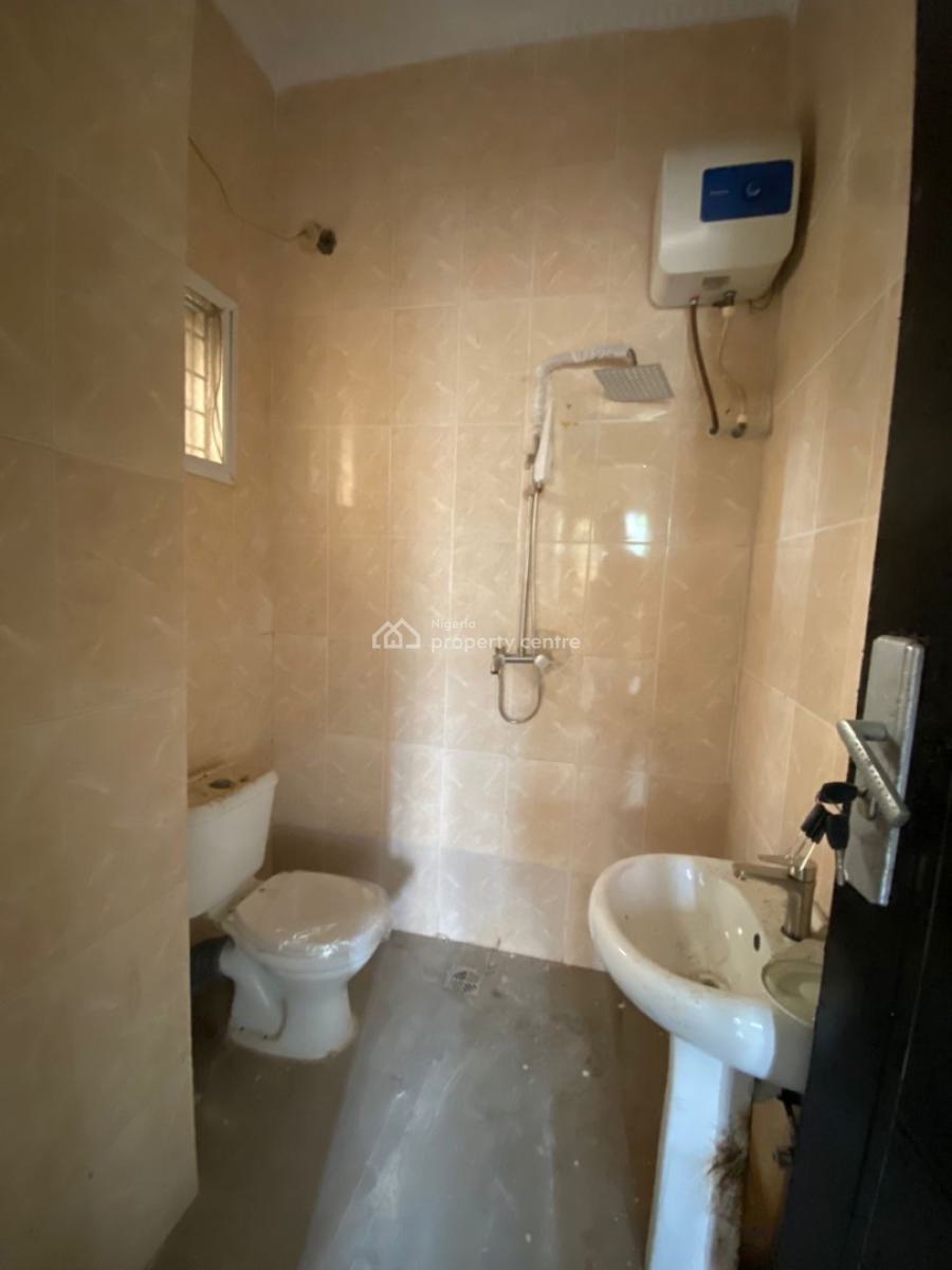 Just in: Spacious, Via Thera Annex, Sangotedo, Ajah, Lagos, Flat / Apartment for Rent