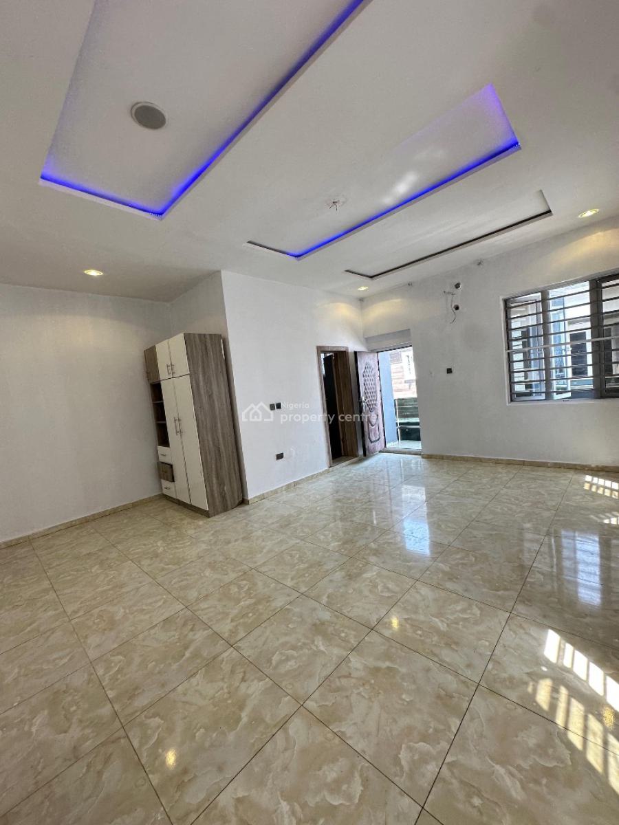 Luxurious Masters Bedroom in a Shared Apartment, Royal Pine Estate, By Orchid Road, Lekki, Lagos, Lekki, Lagos, Self Contain (single Rooms) for Rent