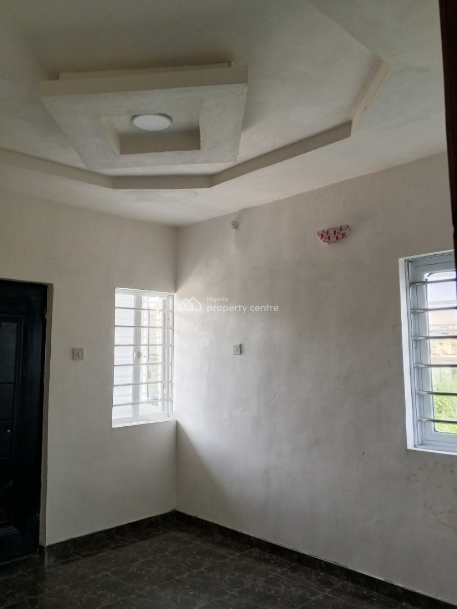 Newly Built Spacious 2 Bedrooms, Bucknor Estate, Jakande Axis, Isolo, Lagos, Flat / Apartment for Rent