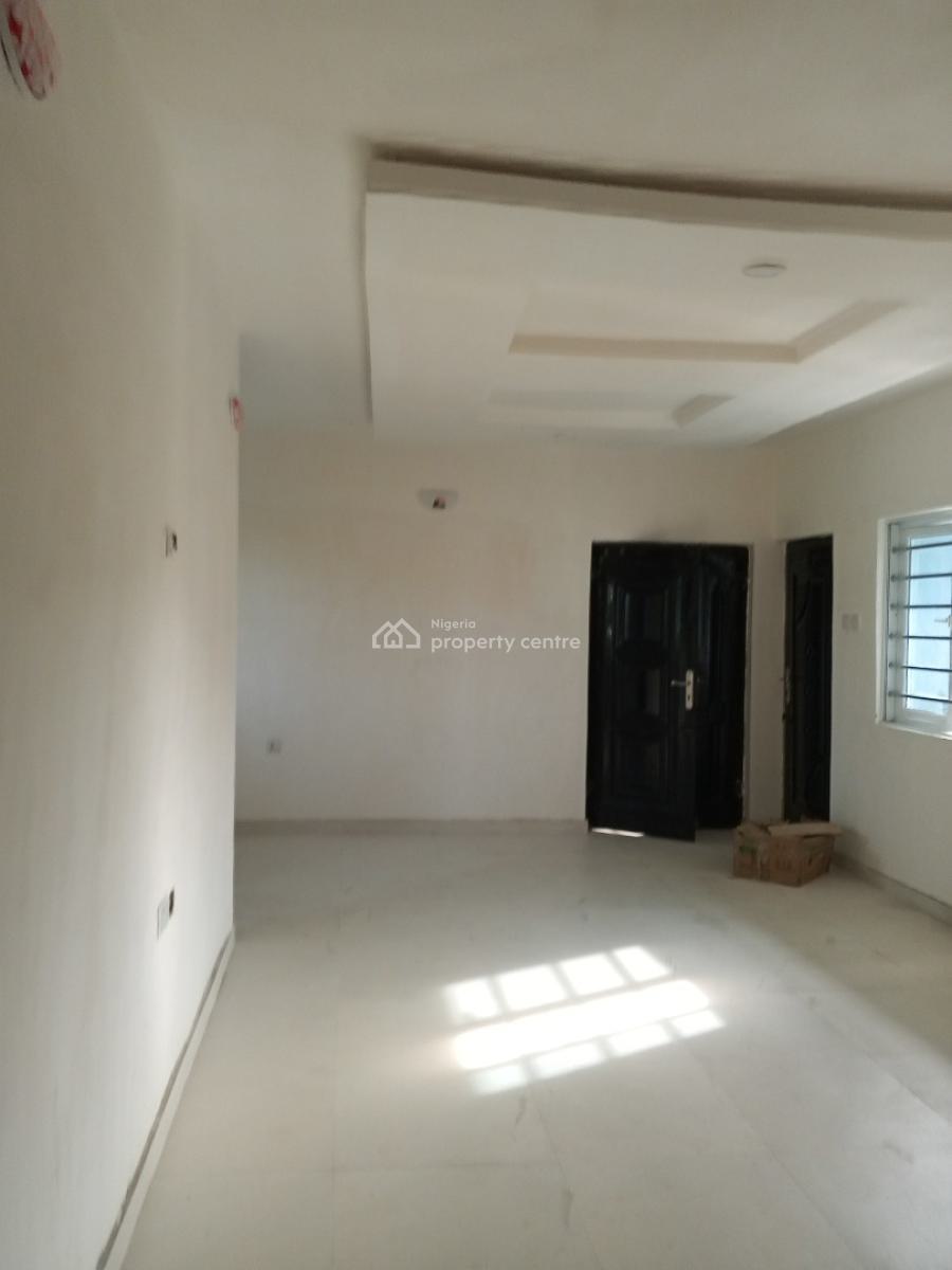 Newly Built Spacious 2 Bedrooms, Bucknor Estate, Jakande Axis, Isolo, Lagos, Flat / Apartment for Rent