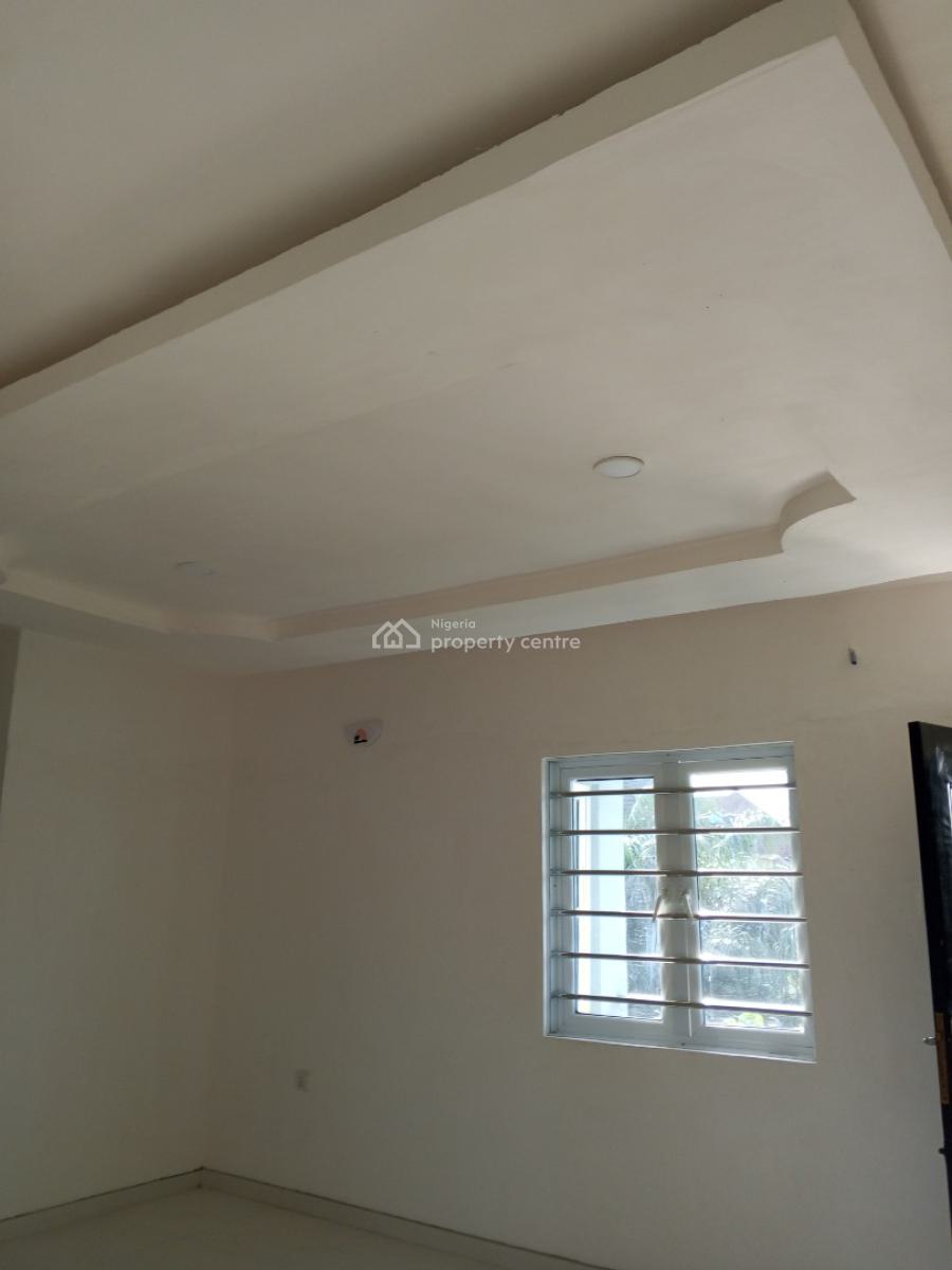 Newly Built Spacious 2 Bedrooms, Bucknor Estate, Jakande Axis, Isolo, Lagos, Flat / Apartment for Rent