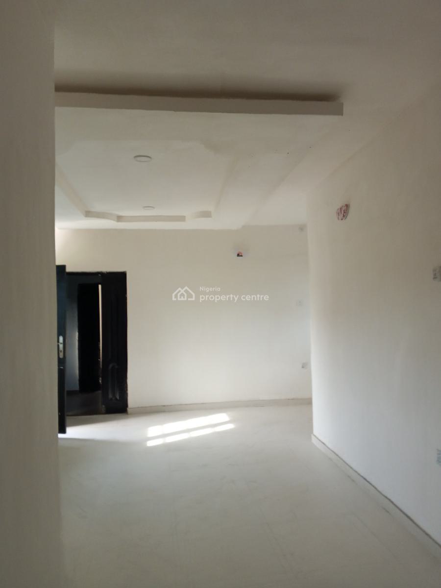 Newly Built Spacious 2 Bedrooms, Bucknor Estate, Jakande Axis, Isolo, Lagos, Flat / Apartment for Rent