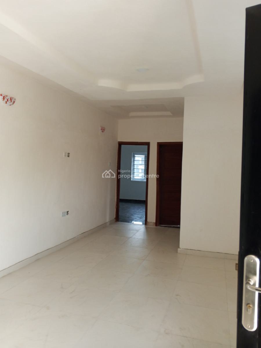 Newly Built Spacious 2 Bedrooms, Bucknor Estate, Jakande Axis, Isolo, Lagos, Flat / Apartment for Rent