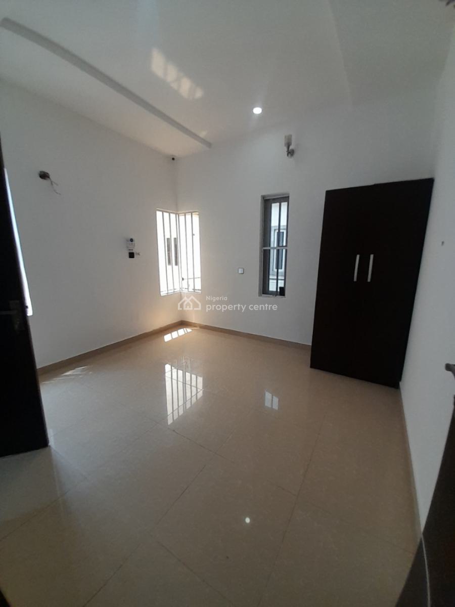 Spacious and Well Renovated 5bedroom Fully-detached Duplex with Bq, Chevron Drive Lekki Lagos, Lekki Expressway, Lekki, Lagos, Detached Duplex for Rent