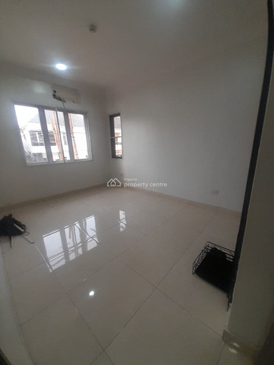 Well Renovated 3bedroom Serviced Apartment, Chevron Drive Lekki Lagos, Lekki Expressway, Lekki, Lagos, Flat / Apartment for Rent