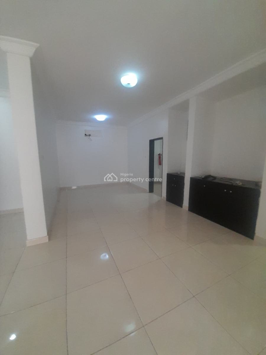 Well Renovated 3bedroom Serviced Apartment, Chevron Drive Lekki Lagos, Lekki Expressway, Lekki, Lagos, Flat / Apartment for Rent