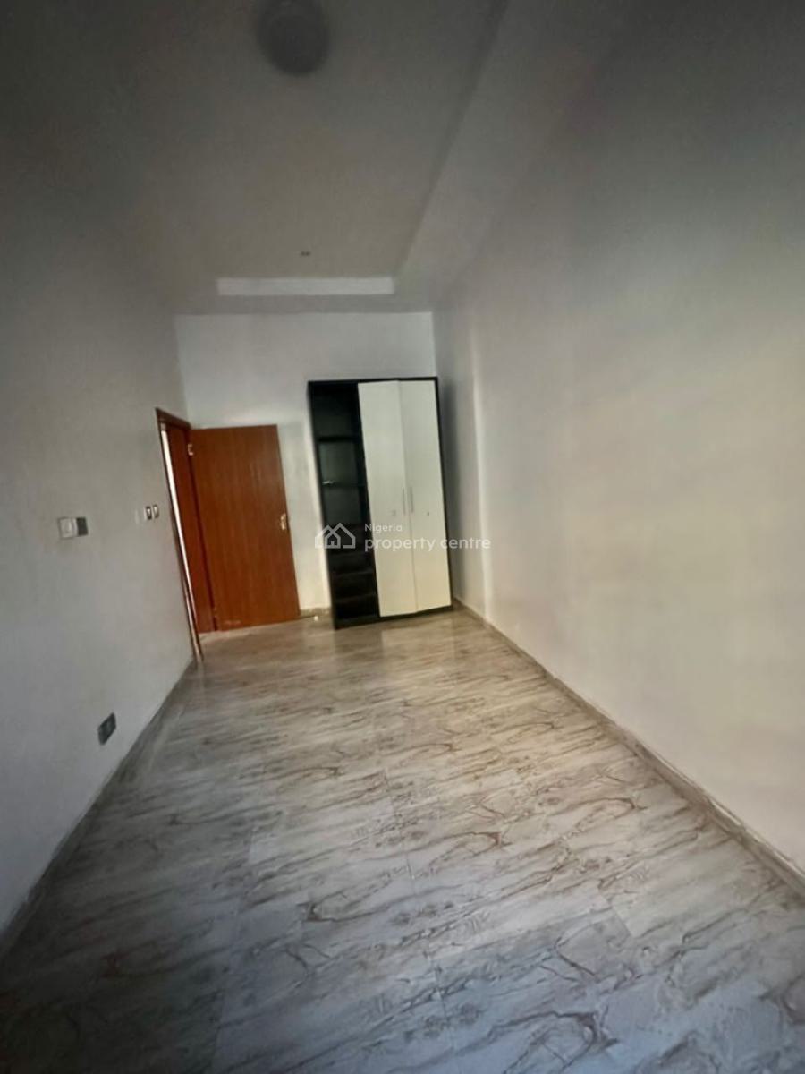 Spacious Room Upstairs in a Shared Apartment, Osapa, Lekki, Lagos, Self Contain (single Rooms) for Rent