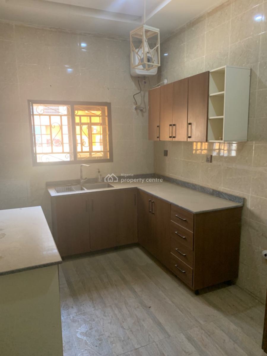 Spacious 3 Bedroom Flat on The Ground Floor, Gaduwa, Abuja, Flat / Apartment for Rent