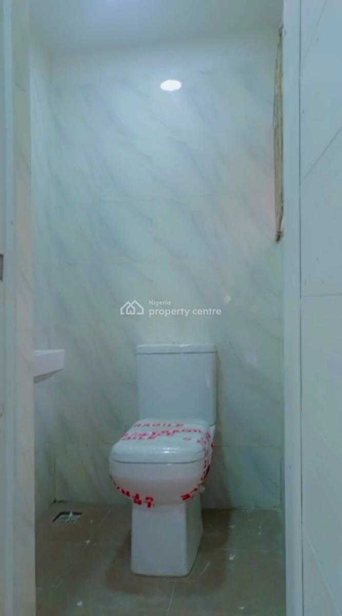 Renovated 2bedroom Flat Ground-floor Ensuite, Iponri, Surulere, Lagos, Flat / Apartment for Rent