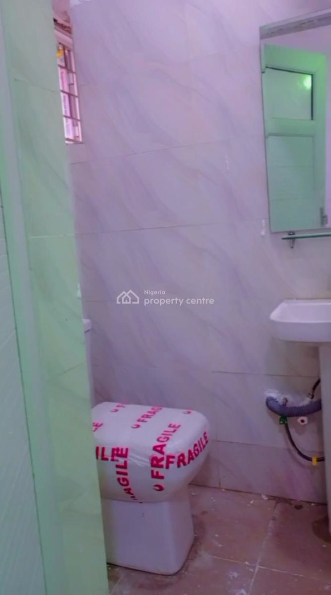 Renovated 2bedroom Flat Ground-floor Ensuite, Iponri, Surulere, Lagos, Flat / Apartment for Rent