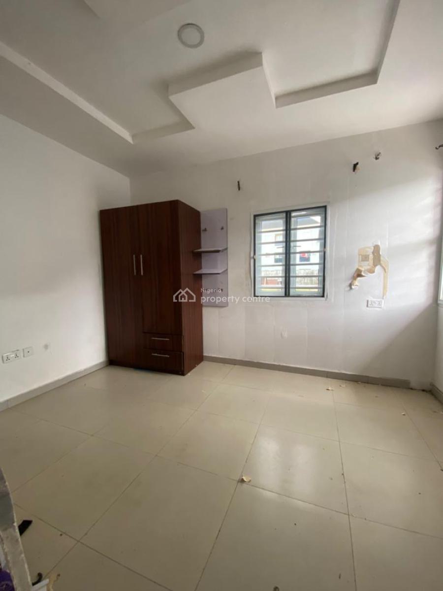 Ground Floor in a Well Secured Estate, Behind Blenco Supermarket, Sangotedo, Ajah, Lagos, Flat / Apartment for Rent