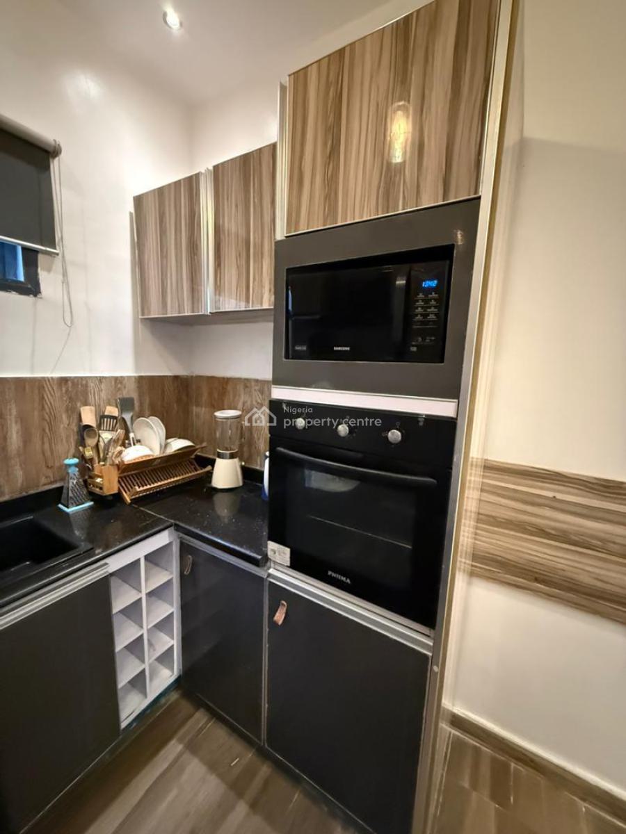 Fully Furnished Ensuit 2 Bedroom Apt Upstairs, on Freedom Way ..close to Lekki Expressway, Lekki Phase 2, Lekki, Lagos, Flat / Apartment for Rent