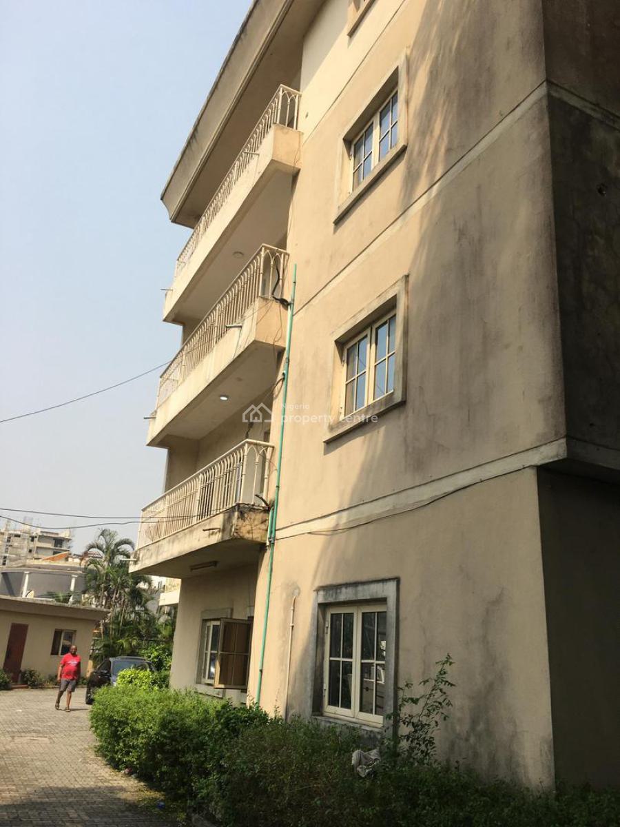 Standard 3 Bedroom Apartment with Bq, Lekki Phase 1, Lekki, Lagos, Flat / Apartment for Rent