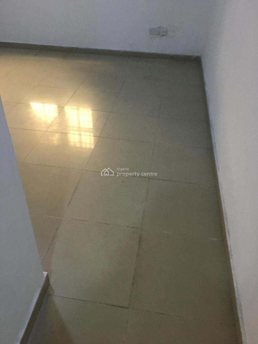 Standard 3 Bedroom Apartment with Bq, Lekki Phase 1, Lekki, Lagos, Flat / Apartment for Rent