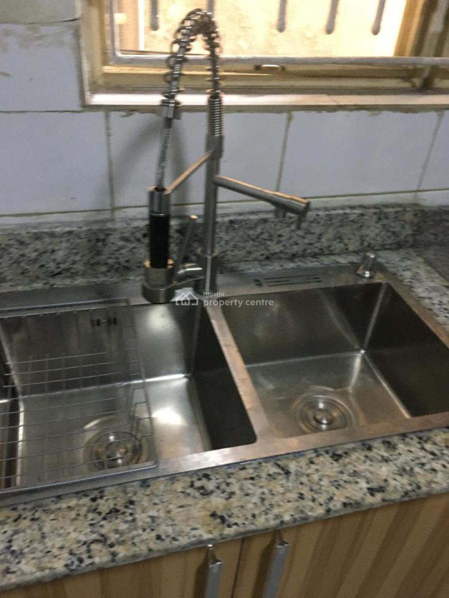 Standard 3 Bedroom Apartment with Bq, Lekki Phase 1, Lekki, Lagos, Flat / Apartment for Rent