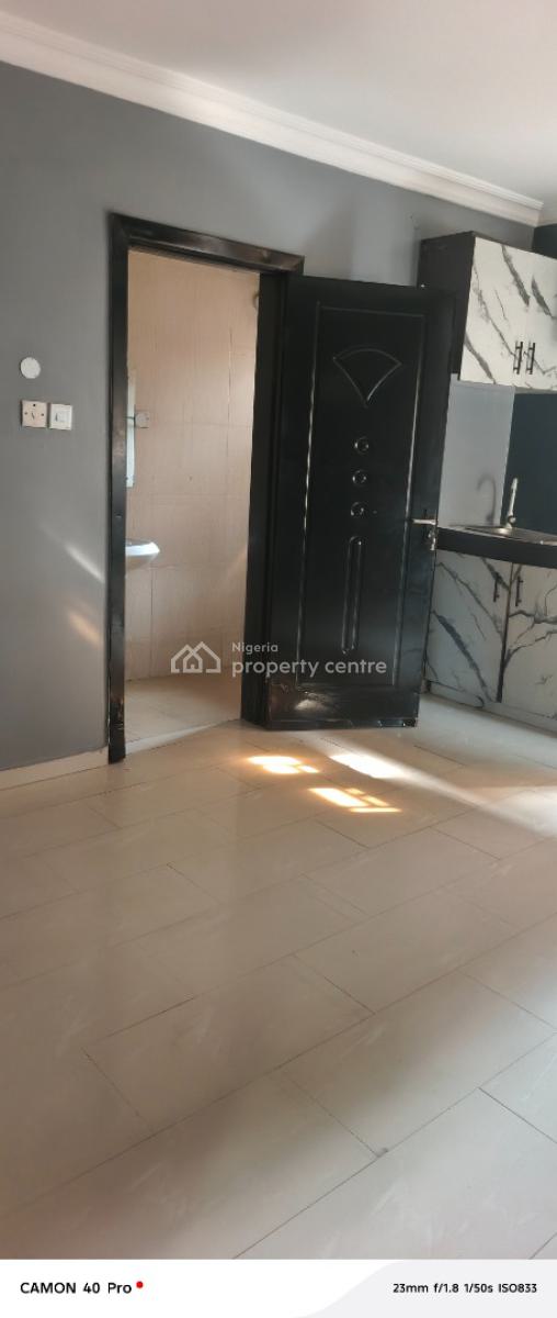 Service Selfcon in Lekki Phase 1, Opp Chicken Republic Off Admiralty Way, Lekki Phase 1, Lekki, Lagos, Self Contain (single Rooms) for Rent