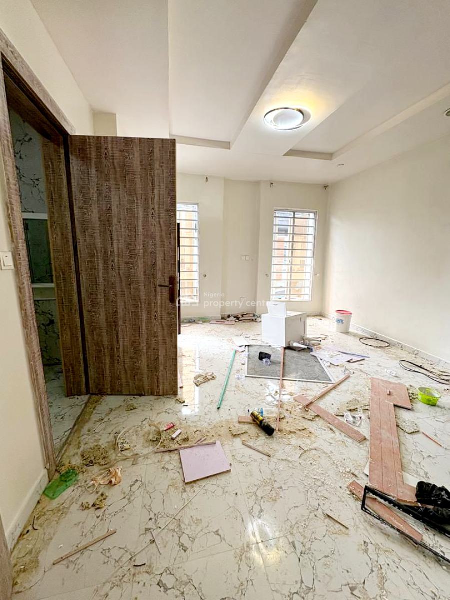 Brand New Masters Bedroom with Kitchenette, Balcony & Jacuzzi Upstair, Van Daniel Estate, Orchid Road, Lekki, Lagos, Flat / Apartment for Rent