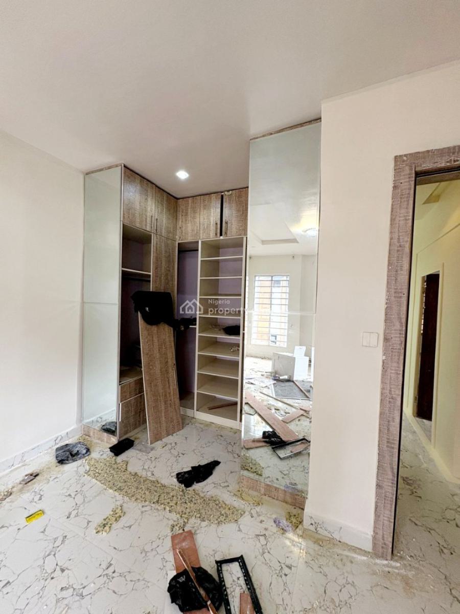 Brand New Masters Bedroom with Kitchenette, Balcony & Jacuzzi Upstair, Van Daniel Estate, Orchid Road, Lekki, Lagos, Flat / Apartment for Rent