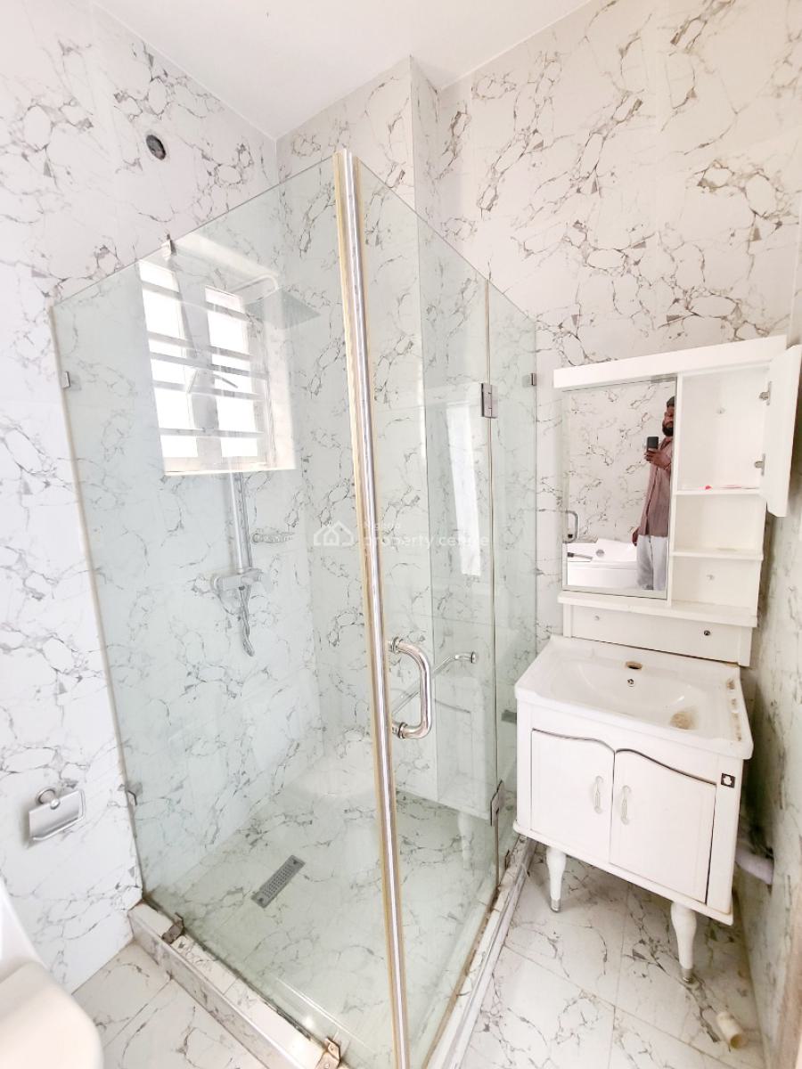 Brand New Masters Bedroom with Kitchenette, Balcony & Jacuzzi Upstair, Van Daniel Estate, Orchid Road, Lekki, Lagos, Flat / Apartment for Rent