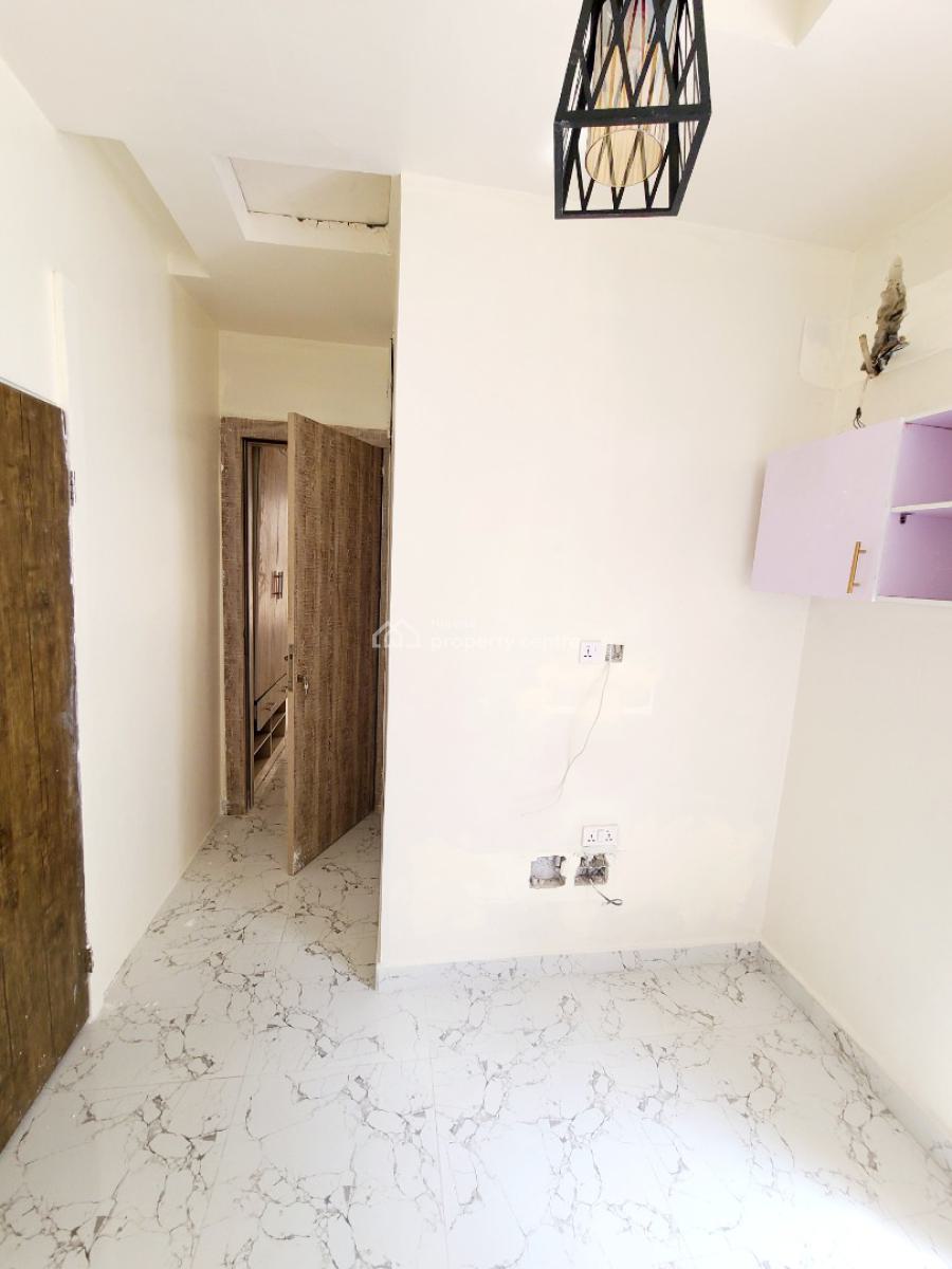 Brand New Masters Bedroom with Kitchenette, Balcony & Jacuzzi Upstair, Van Daniel Estate, Orchid Road, Lekki, Lagos, Flat / Apartment for Rent