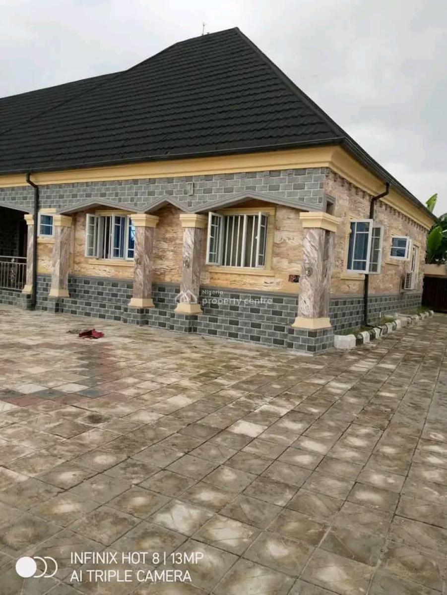 Bungalow of 3, 2 & 1 Bedroom Flats, Off Usiefrun Road, Ughelli North, Delta, Semi-detached Bungalow for Sale