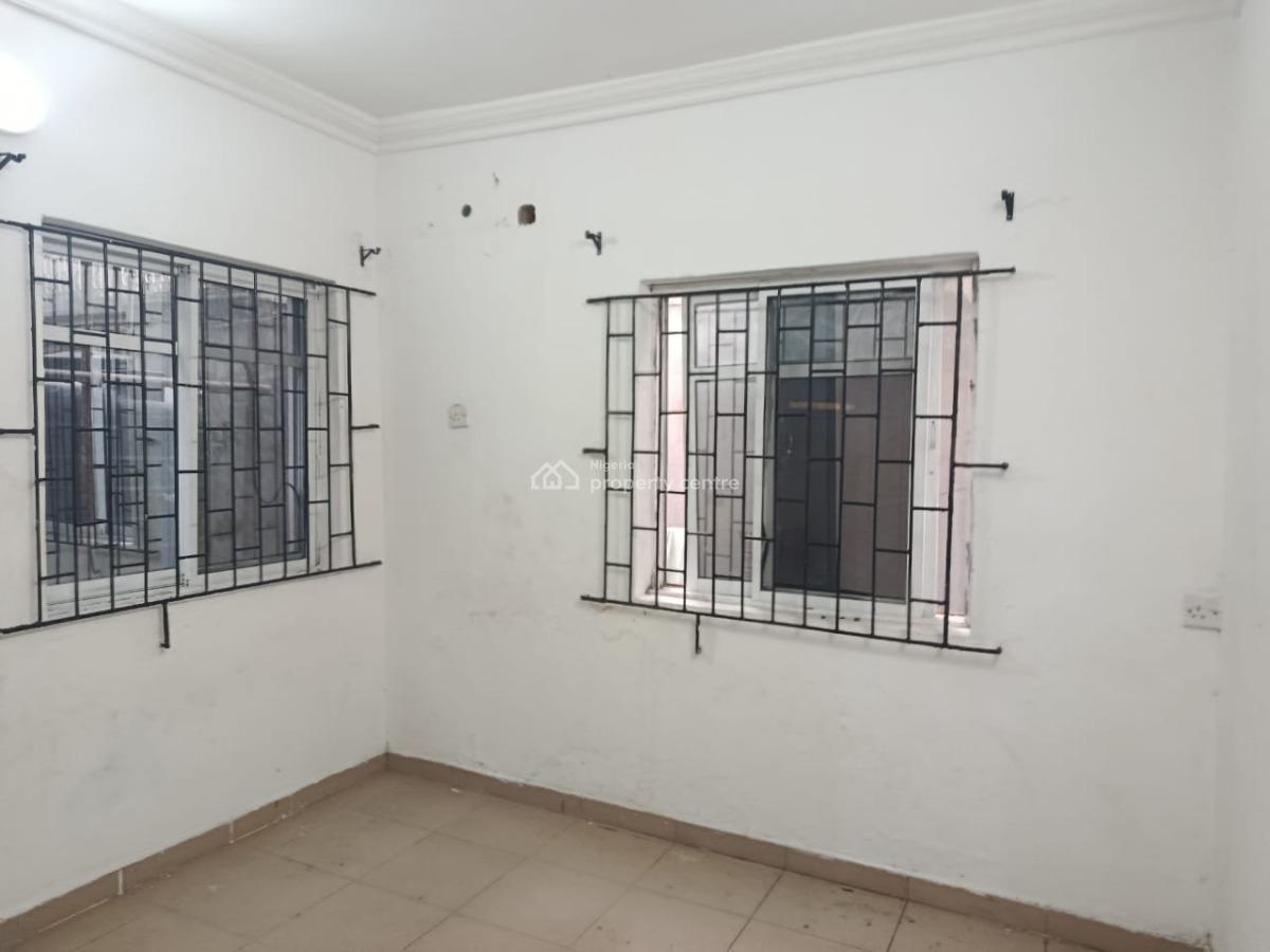 Well-maintained 3-bedroom Apartment with Good Facilities, Off Sura Mogaji, Ilupeju, Ilupeju, Lagos, Flat / Apartment for Rent