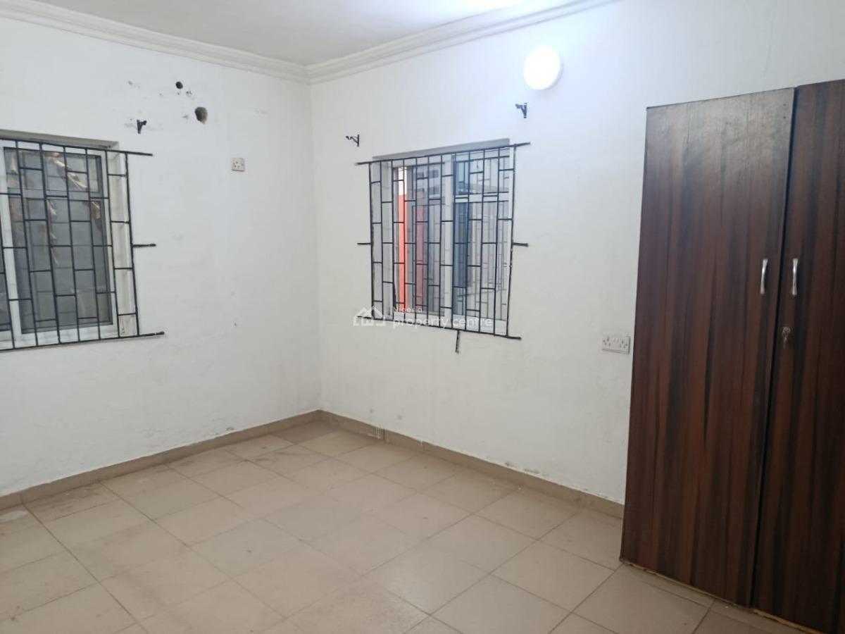 Well-maintained 3-bedroom Apartment with Good Facilities, Off Sura Mogaji, Ilupeju, Ilupeju, Lagos, Flat / Apartment for Rent