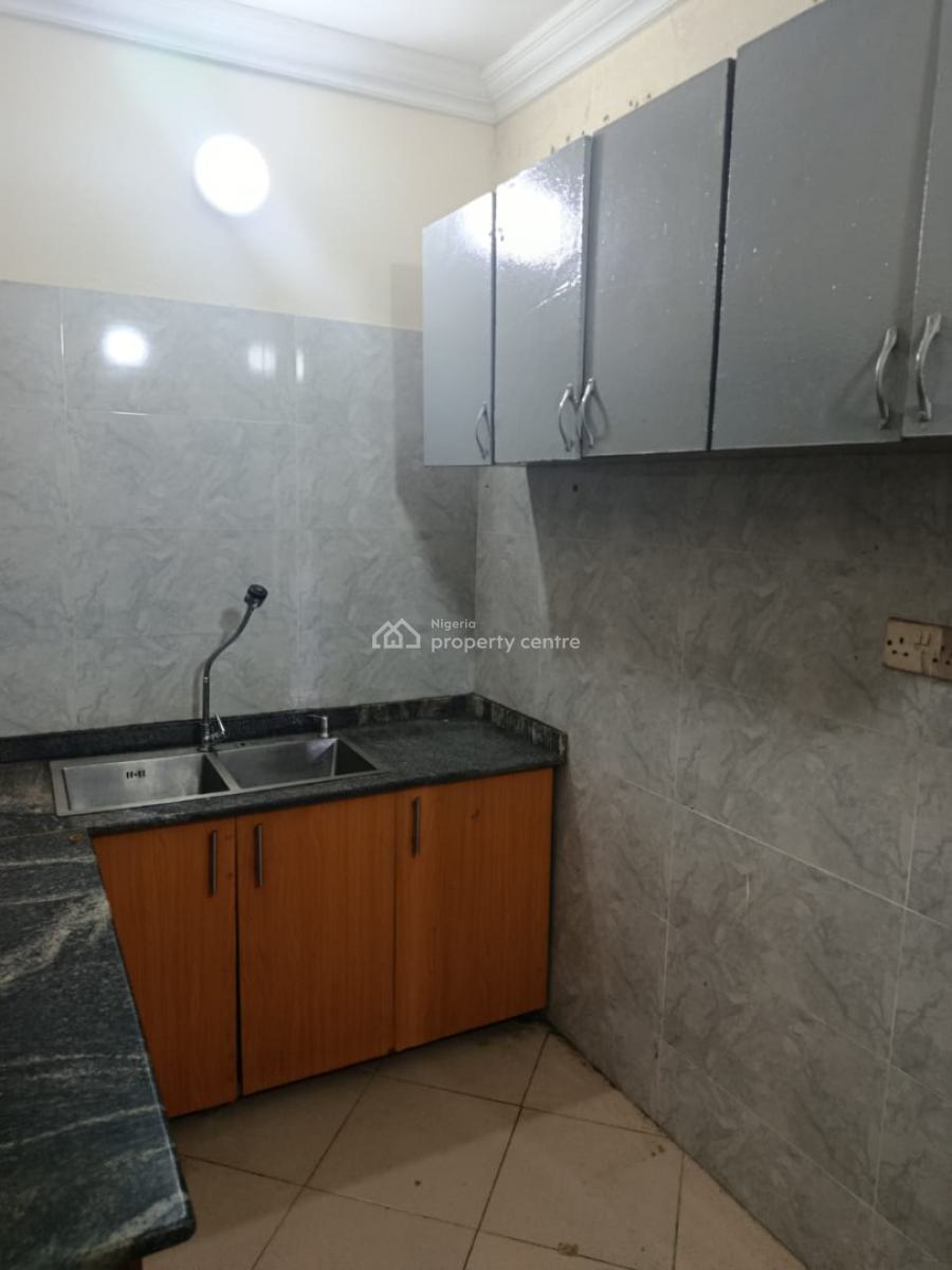 Well-maintained 3-bedroom Apartment with Good Facilities, Off Sura Mogaji, Ilupeju, Ilupeju, Lagos, Flat / Apartment for Rent