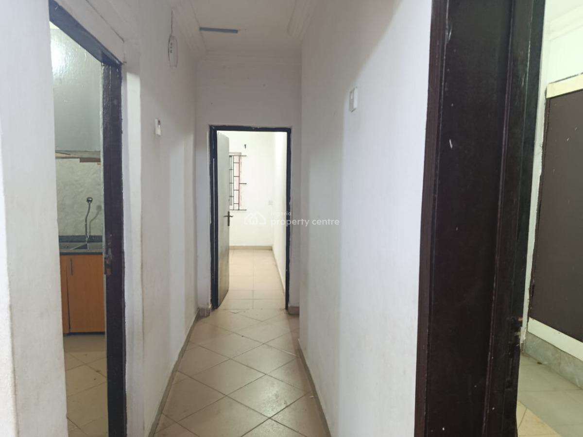 Well-maintained 3-bedroom Apartment with Good Facilities, Off Sura Mogaji, Ilupeju, Ilupeju, Lagos, Flat / Apartment for Rent