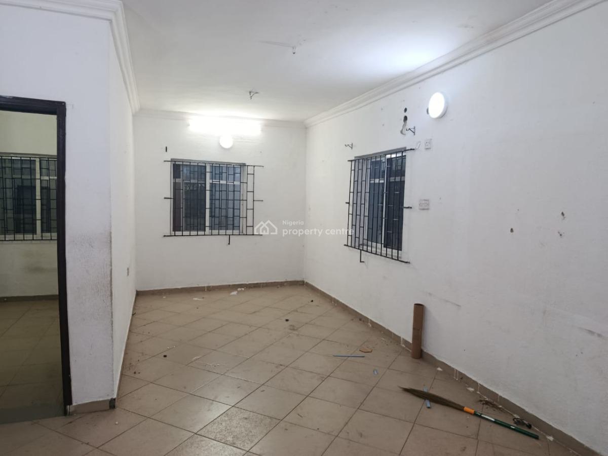 Well-maintained 3-bedroom Apartment with Good Facilities, Off Sura Mogaji, Ilupeju, Ilupeju, Lagos, Flat / Apartment for Rent
